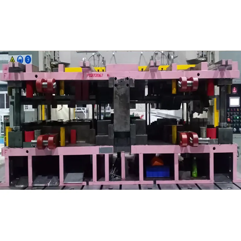 Штамповочная пресс-форма для последовательного действия.3